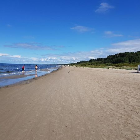 Family Apartment 100M From The Beach Jūrkalne Exterior foto